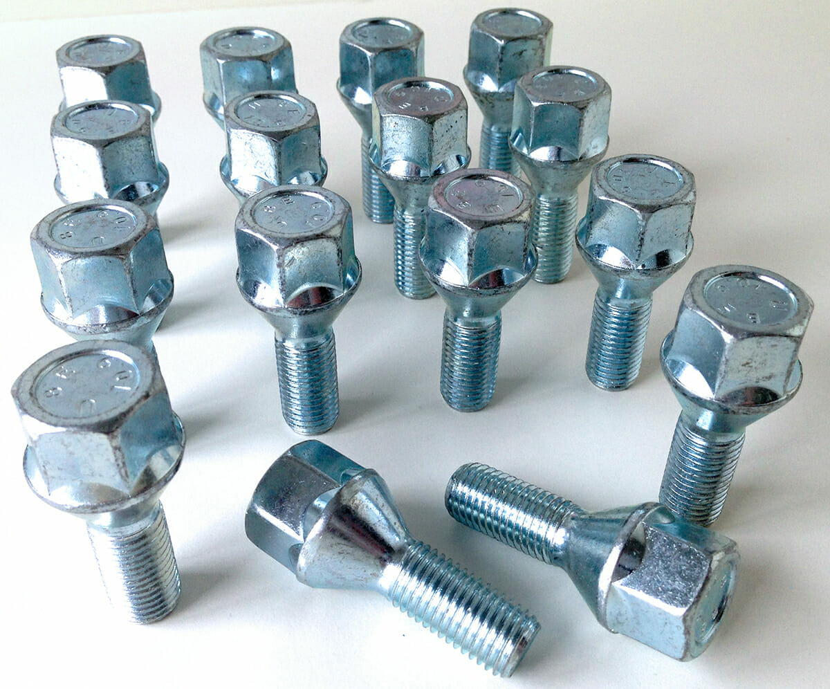 Set of 16 x alloy wheel bolts. M12 x 1.5, 26mm thread, 19mm Hex - B15x16